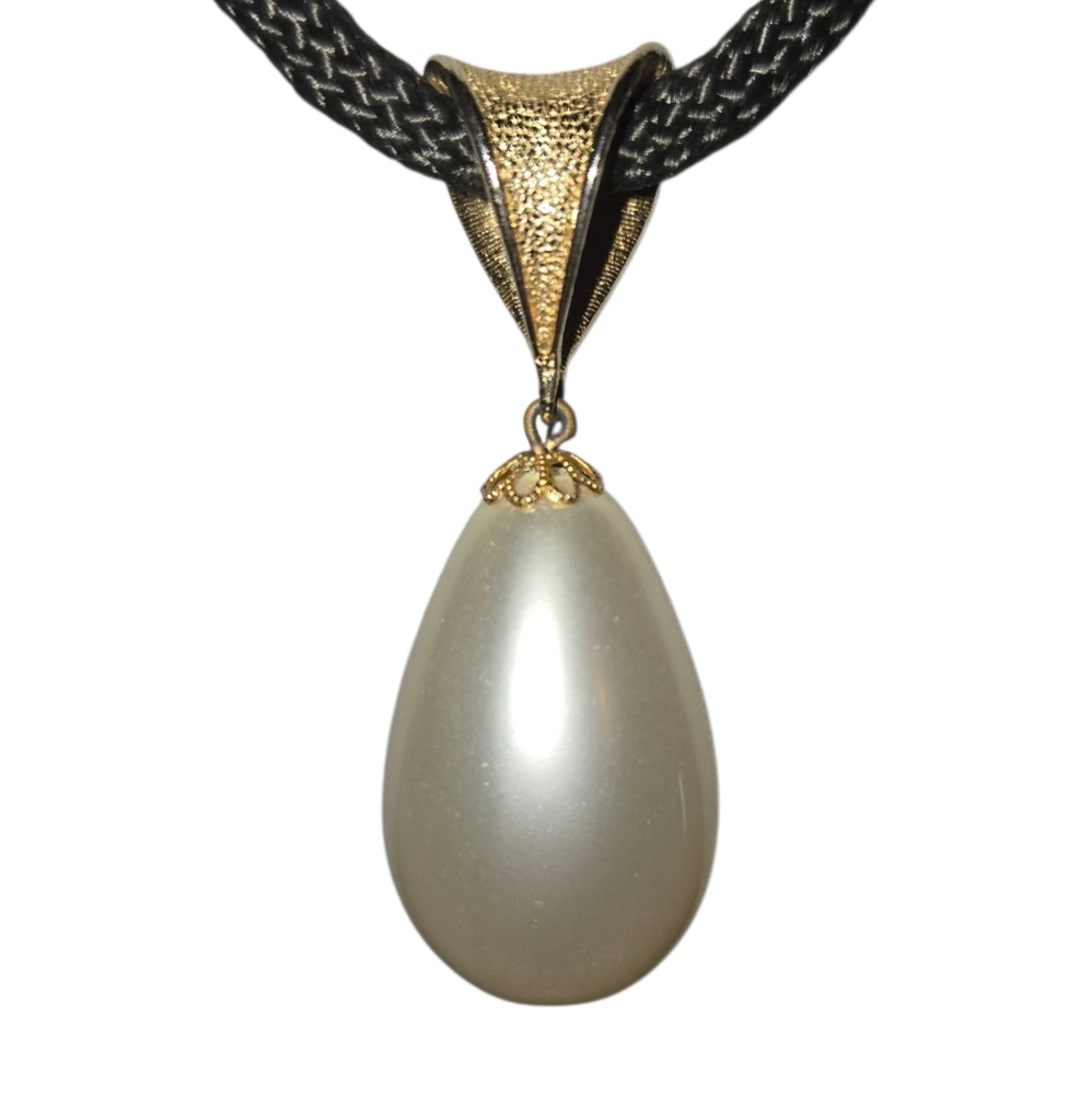 Sarah Coventry Teardrop Faux Pearl Pendant On Signed Black Cord‎ Necklace 16" - Picture 3 of 9